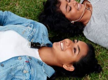 Bezdr&aacute;tov&eacute; př&iacute;slu&scaron;enstv&iacute;